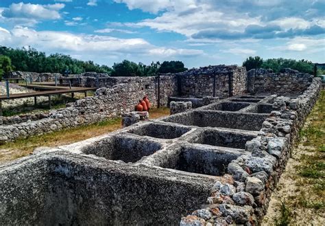 troia rumena|Roman Ruins of Troia .